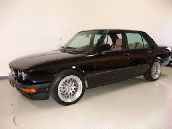 Vehicle Image 1 - 1988 BMW M5