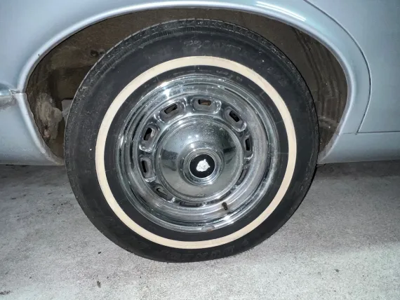 Vehicle Image 4 - 1977 Jaguar XJ6L