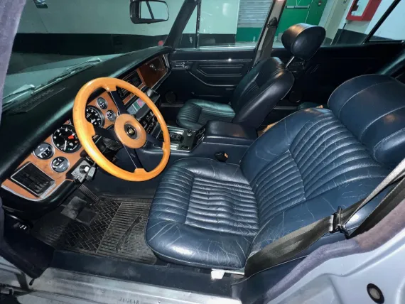 Vehicle Image 13 - 1977 Jaguar XJ6L