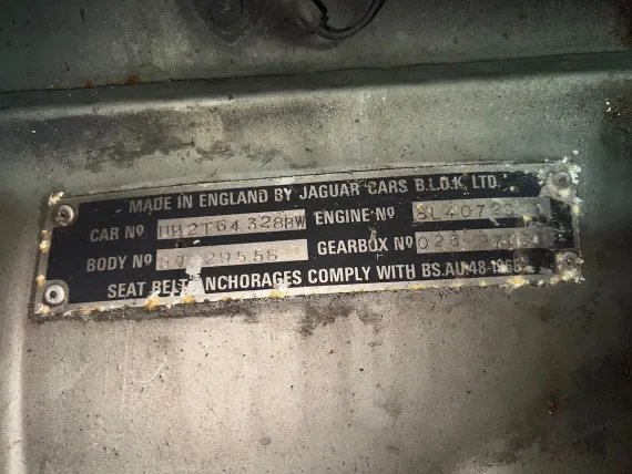 Vehicle Image 16 - 1977 Jaguar XJ6L