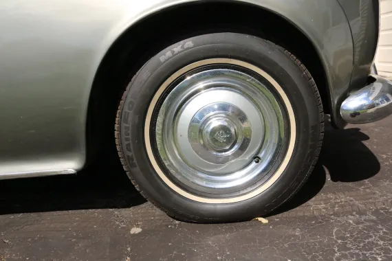 Vehicle Image 3 - 1961 Rolls-Royce Silver Cloud II RHD