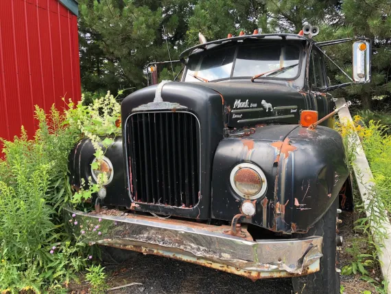 Vehicle Image 9 - 1952 Mack B33 Tractor Truck