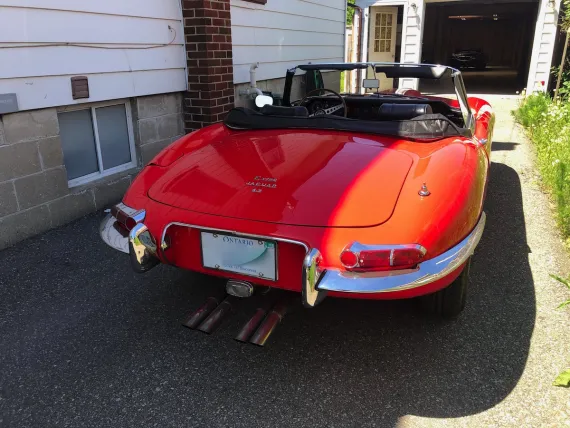 Vehicle Image 12 - 1968 Jaguar E-Type Roadster (red)
