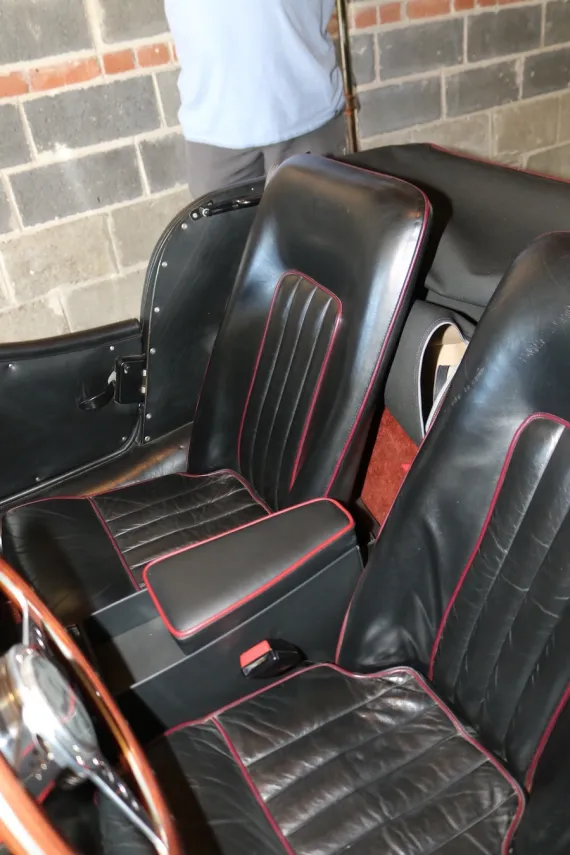 Vehicle Image 4 - 1990 Morgan Plus 8