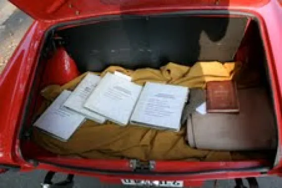 Vehicle Image 1 - 1961 Daimler SP250