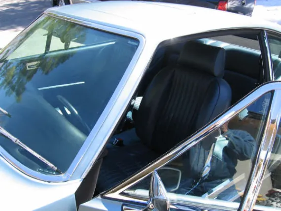 Vehicle Image 10 - 1975 Aston Martin V8
