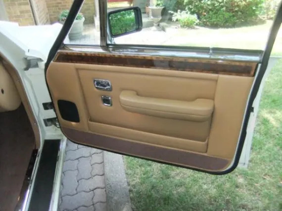 Vehicle Image 10 - 1988 Rolls Royce Silver Spur
