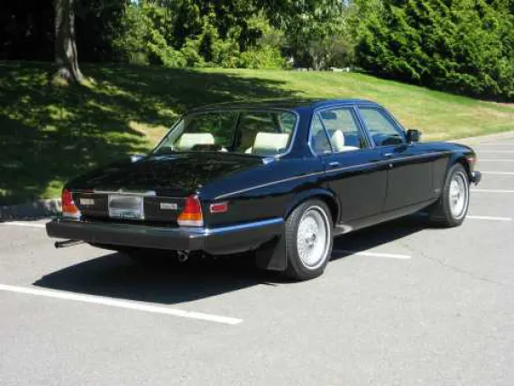 Vehicle Image 13 - 1987 Jaguar XJ6 Vanden Plas