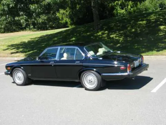 Vehicle Image 15 - 1987 Jaguar XJ6 Vanden Plas