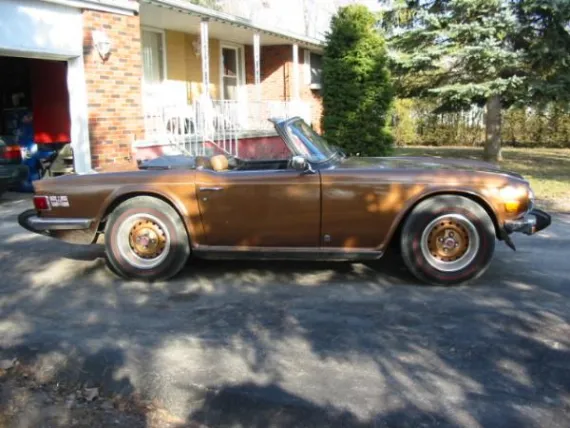Vehicle Image 2 - 1976 Triumph TR6