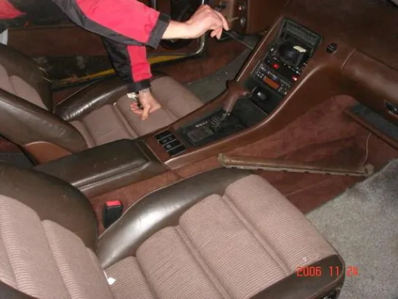 Vehicle Image 2 - 1985 Porsche 928S