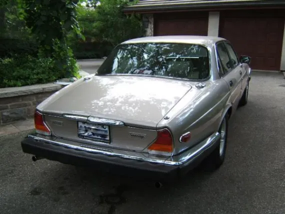 Vehicle Image 10 - 1987 Jaguar XJ6 Sovereign