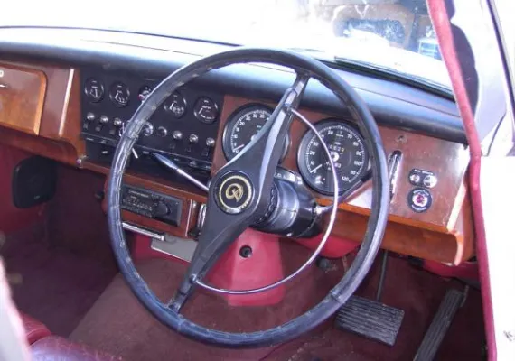 Vehicle Image 8 - 1969 Daimler 250 V8