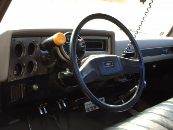 Vehicle Image 1 - 1984 Chevrolet K20 Pickup