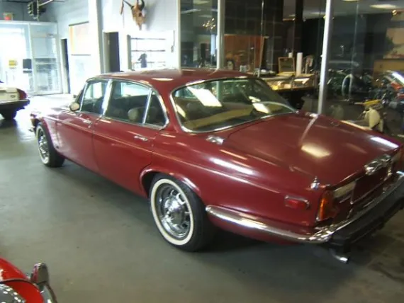 Vehicle Image 26 - 1975 Jaguar XJ12L