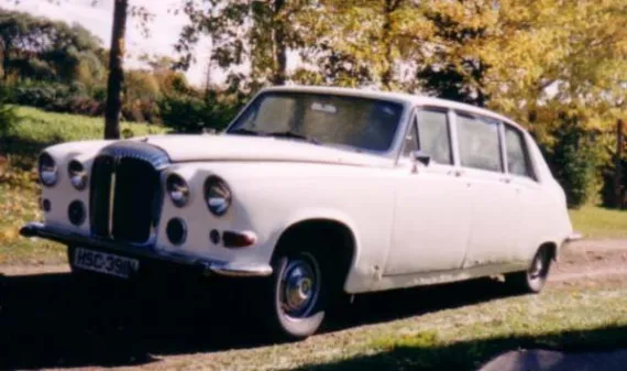 Vehicle Image 3 - 1974 Daimler Limousine