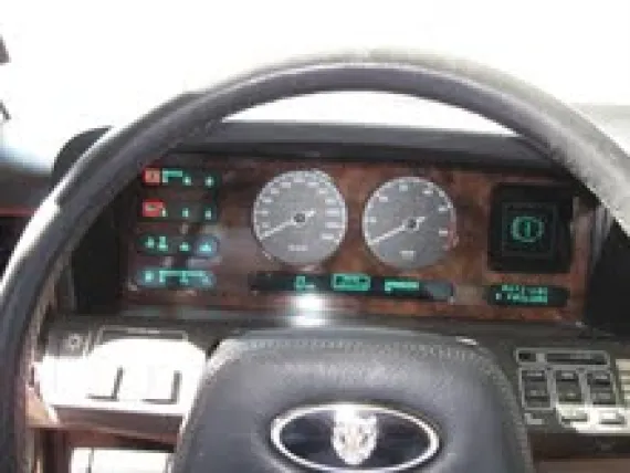 Vehicle Image 1 - 1987 Jaguar XJ6