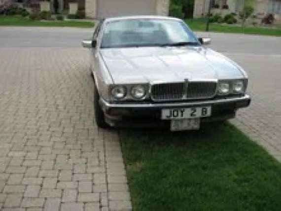Vehicle Image 3 - 1987 Jaguar XJ6