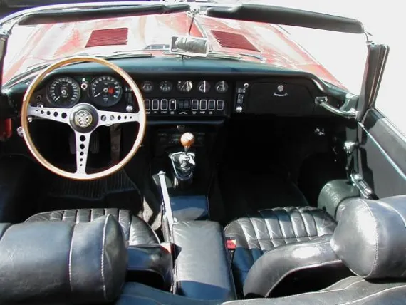 Vehicle Image 4 - 1971 Jaguar XKE Roadster