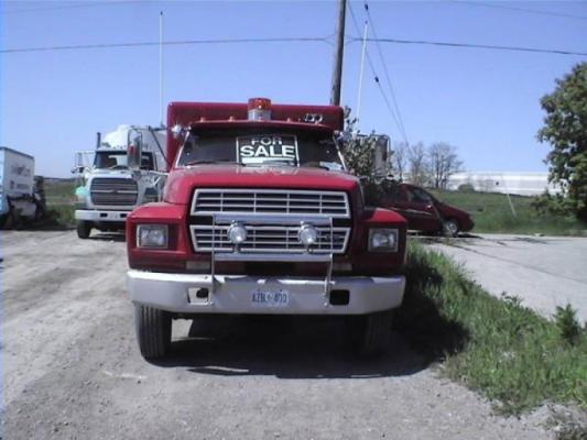 Vehicle Image 2 - 1981 Ford F800 Custom Car Hauler
