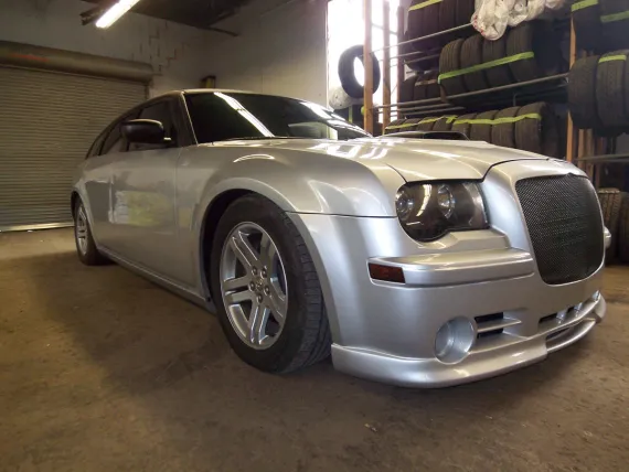 Vehicle Image 8 - 2005 Chrysler Magnum