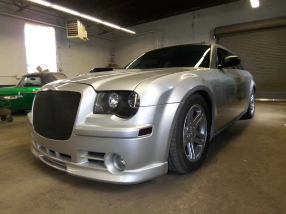 Vehicle Image 9 - 2005 Chrysler Magnum