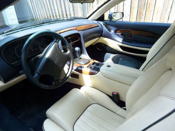 Vehicle Image 6 - 1997 Aston Martin DB7 Volante