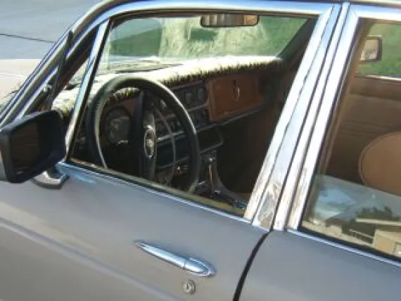 Vehicle Image 1 - 1972 Jaguar XJ6 350 V8
