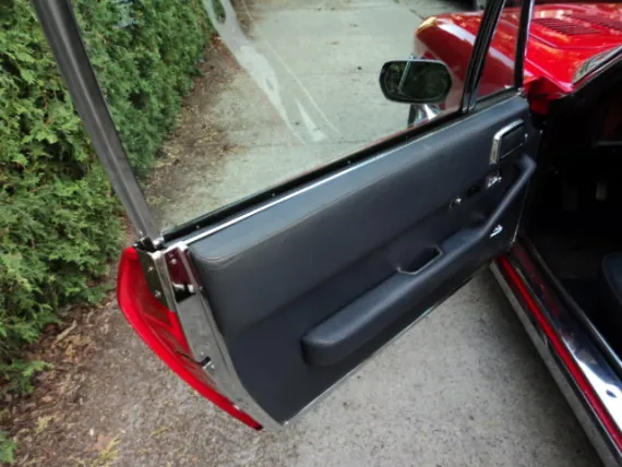 Vehicle Image 36 - 1975 Jensen Interceptor Mark III Convertible