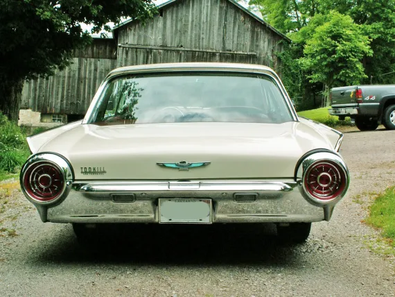 Vehicle Image 4 - 1963 Ford Thunderbird