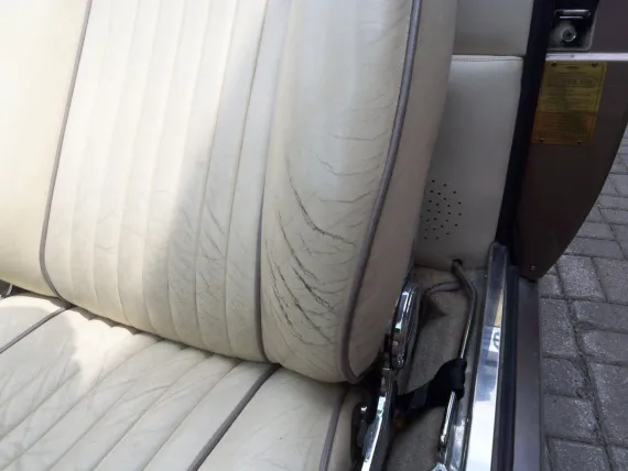 Vehicle Image 2 - 1989 Aston Martin V8 Volante