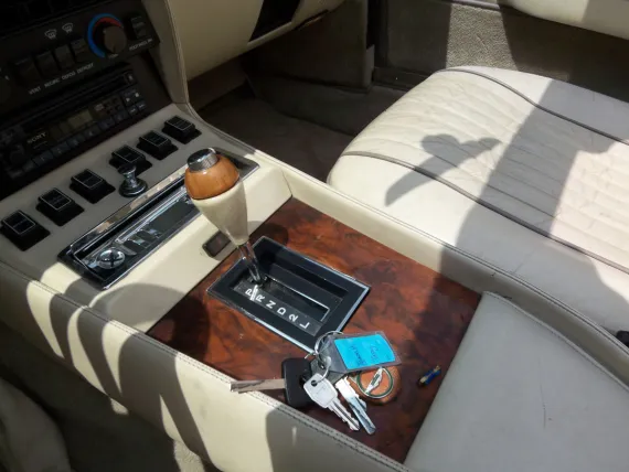 Vehicle Image 6 - 1989 Aston Martin V8 Volante