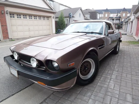 Vehicle Image 30 - 1989 Aston Martin V8 Volante