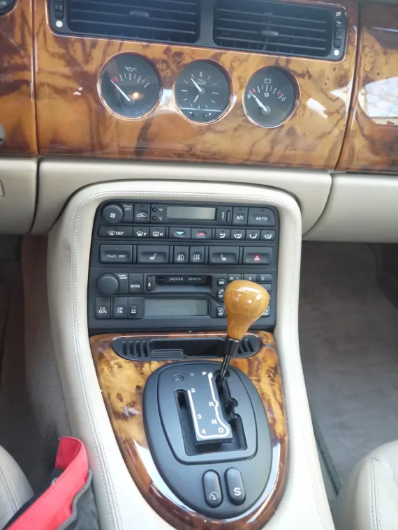 Vehicle Image 1 - 1999 Jaguar XK8 Coupe