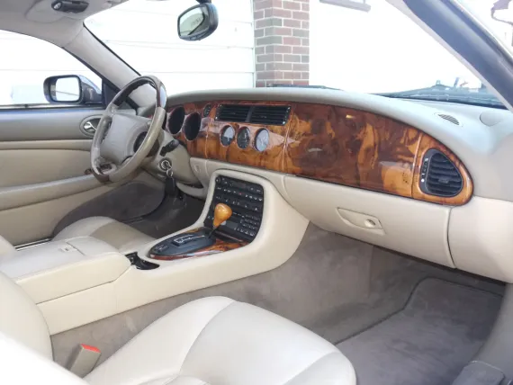 Vehicle Image 2 - 1999 Jaguar XK8 Coupe