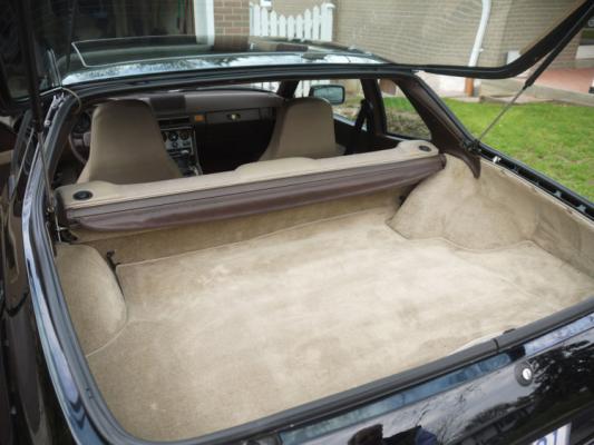 Vehicle Image 3 - 1984 Porsche 944