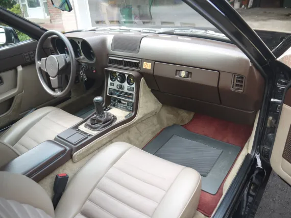 Vehicle Image 21 - 1984 Porsche 944
