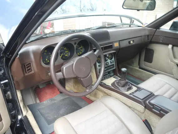 Vehicle Image 22 - 1984 Porsche 944
