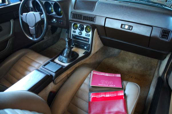 Vehicle Image 2 - 1984 Porsche 944