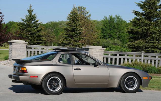Vehicle Image 5 - 1984 Porsche 944