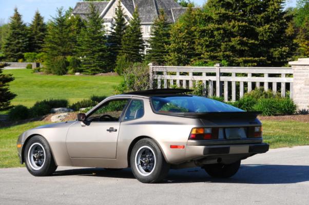 Vehicle Image 6 - 1984 Porsche 944