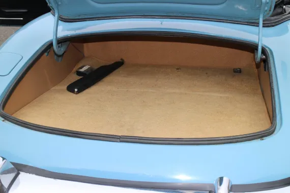 Vehicle Image 38 - 1970 Jaguar E-Type Roadster