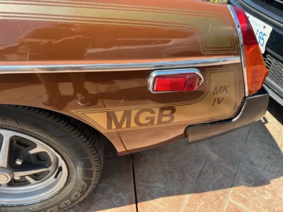 Vehicle Image 5 - 1980 MG B with overdrive