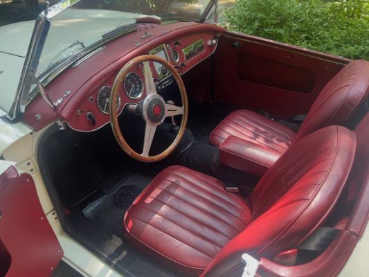 Vehicle Image 12 - 1962 MGA 1600 MkII Roadster