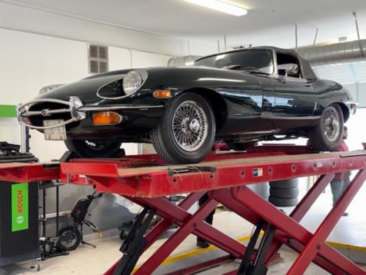 Vehicle Image 33 - 1970 Jaguar E Type Roadster BRG